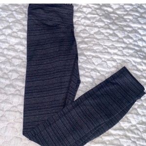 NOBULL PROJECT LEGGINGS GREY AND BLACK. MIDRISE SZ XS